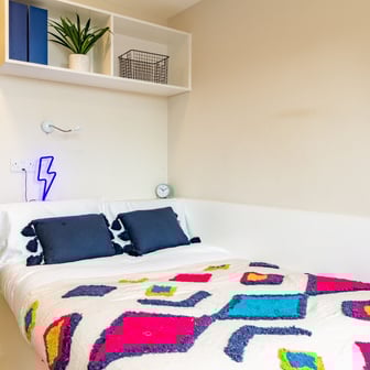 Gold En Suite - Image 4